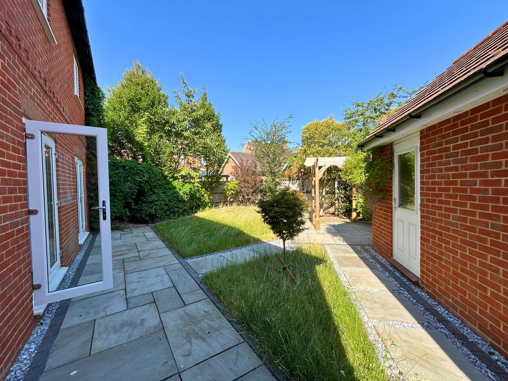 Harrow Drive Headley